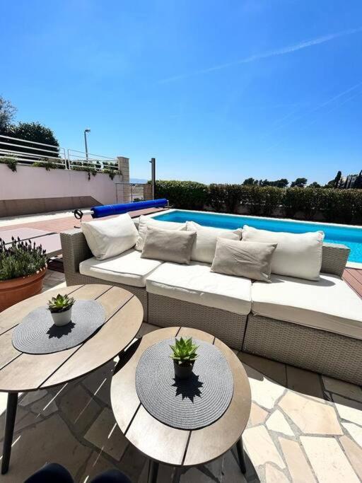 Blue Apartment With Shared Pool Split Eksteriør bilde