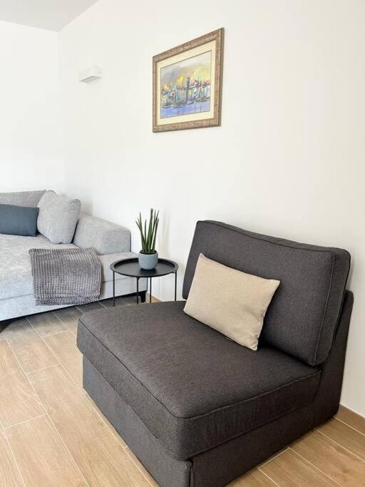 Blue Apartment With Shared Pool Split Eksteriør bilde