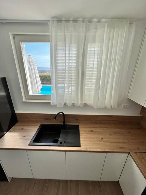 Blue Apartment With Shared Pool Split Eksteriør bilde