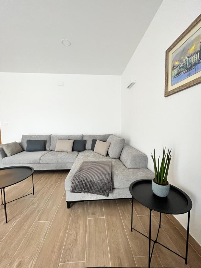 Blue Apartment With Shared Pool Split Eksteriør bilde