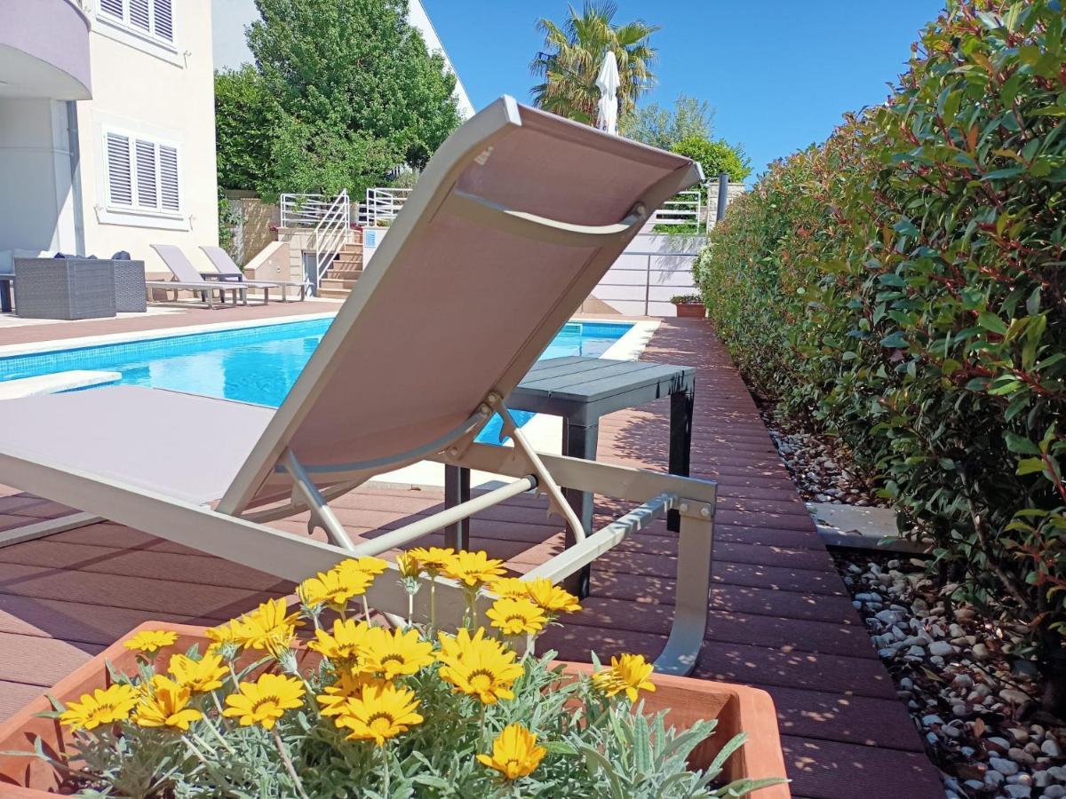 Blue Apartment With Shared Pool Split Eksteriør bilde